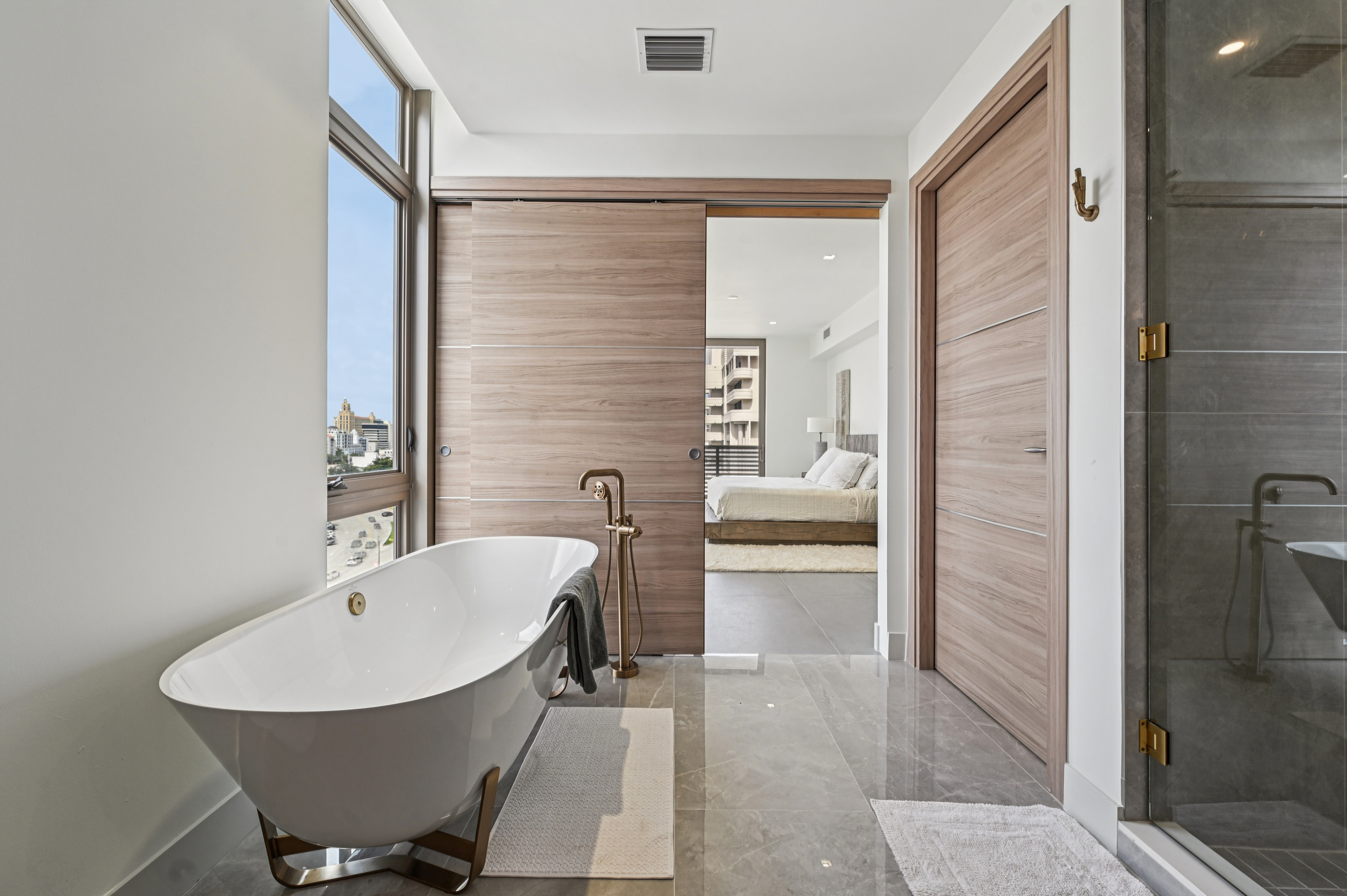 Valencia Ave spa bathroom with freestanding tub